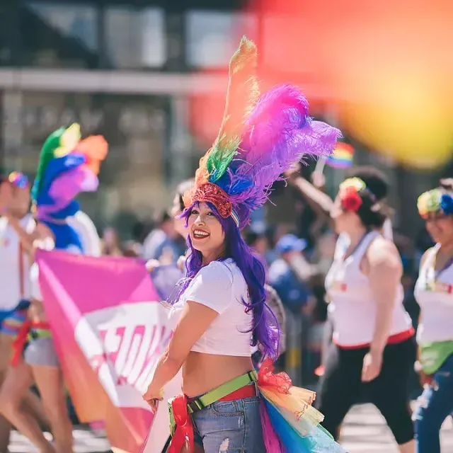 Mujer en la Marcha del Orgullo en San Francisco