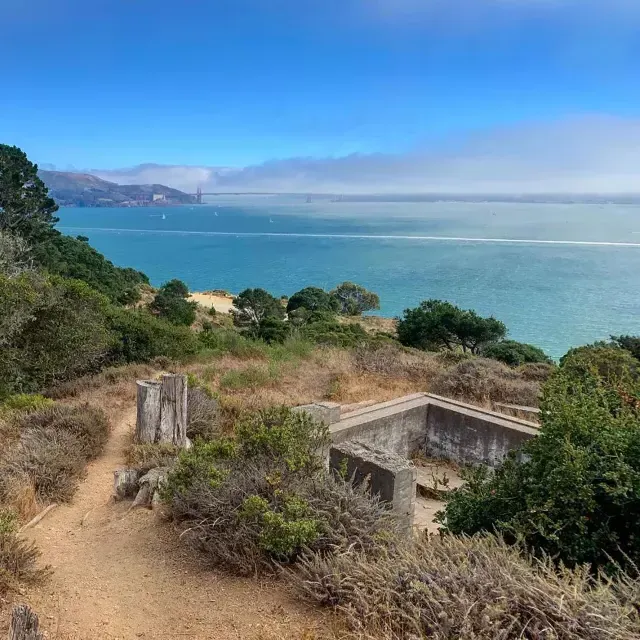 Camping en el parque estatal Angel Island, con vista a la bahía de San Francisco y al puente Golden Gate